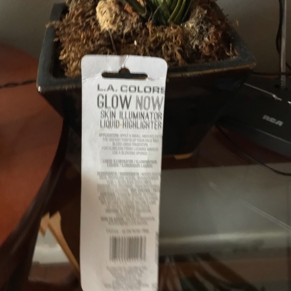 L.A COlors GLOW NOW SKIN ILUMINATOR - Picture 7 of 8
